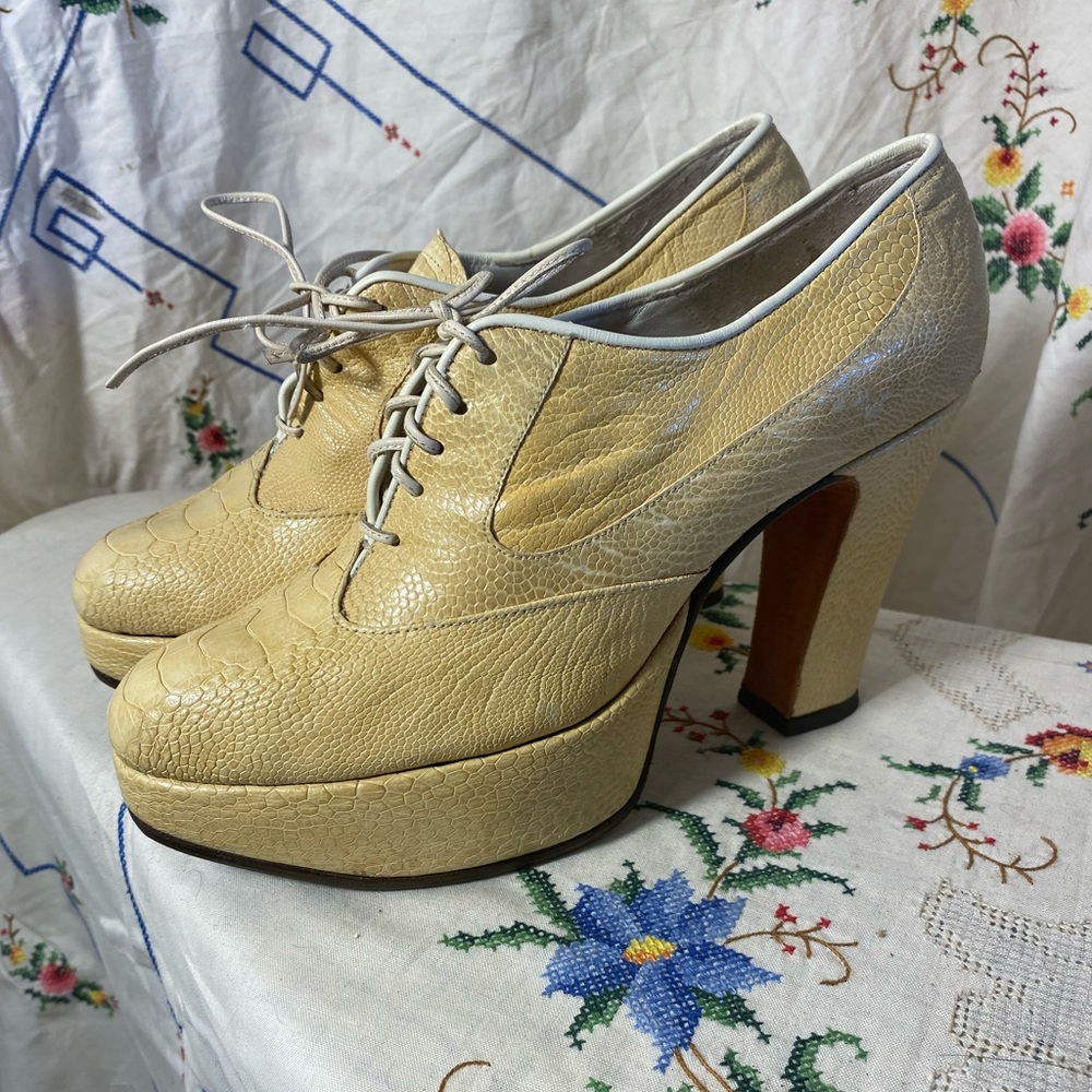 70s VINTAGE CREAM ALLIGATOR PLATFORM DISCO HEELS